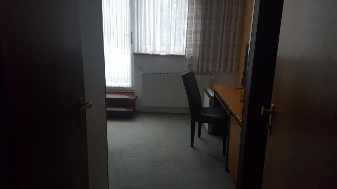 Zimmer Im Gruenen Wuppertal Buitenkant foto