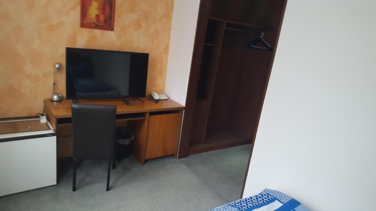 Zimmer Im Gruenen Wuppertal Buitenkant foto