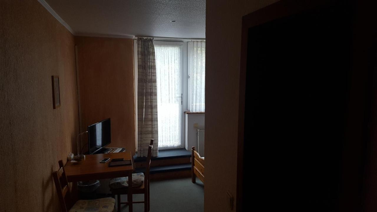 Zimmer Im Gruenen Wuppertal Buitenkant foto
